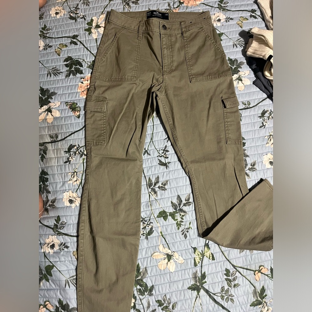 Hollister cargo skinny jeans